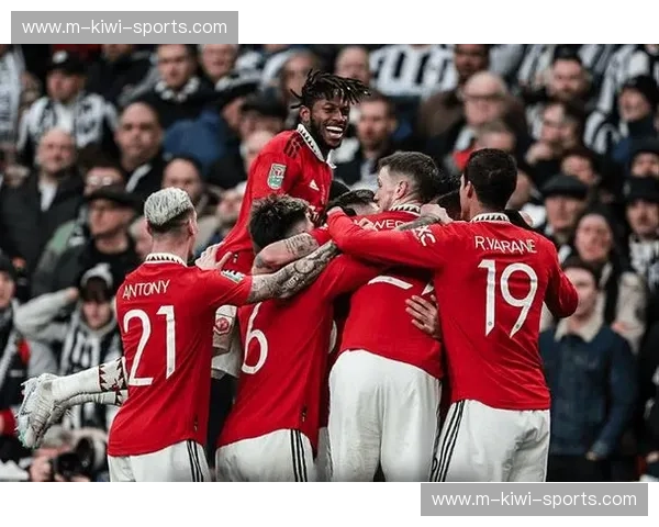 三中卫体系压缩防守空间 西汉姆联成功限制曼联进攻